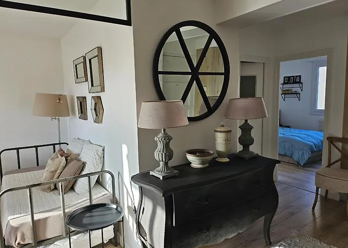 Апартаменты - T2 Coquet Et Lumineux Avec Parking Private, Proche Et Commerces - Fr-1-319-78 *